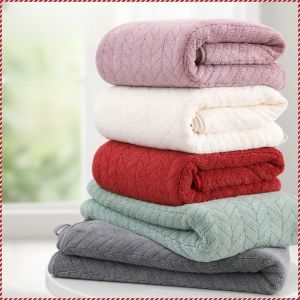 ผ้าห่มผ้านวม แห้งและน่าพึงพอใจ นุ่มสบายและระบายอากาศได้ดี กํามะหยี่ปะการัง ดูดซับน้ำ ขยายและหนาขึ้น