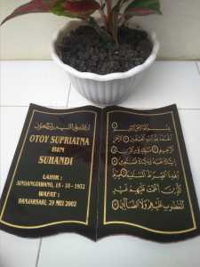 Lempengan NISAN MAKAM BUKU etsa granite UK 20 x 30