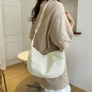 LKShoes มาแรง กระเป๋าสะพายไหล่ลำลอง ผ้านิ่ม สายปรับได้ มีให้เลือกหลายสีเลยน้า จุของได้เยอะ สไตล์เกาหลี เข้าได้กับทุกการแต่งกายเลยน้า สาวๆคือห้ามพลาดเลย กดตุ่มด่วน