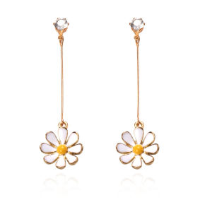 [สินค้าดีที่สุด บ้านสาวน่ารัก ต่างหูจี้ดอกเดซี่ขนาดเล็กของผู้หญิงต่างหูห้อยขนาดเล็กลายดอกทานตะวันสีเหลืองเรียบง่ายสไตล์เกาหลี