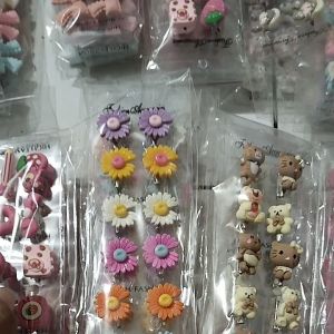 Bros dagu karakter 12 pcs kuromi dan sandrio murah meriah