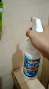Pembersih Permukaan Cepat Kering: Semprotkan Saja untuk Membersihkan Toilet