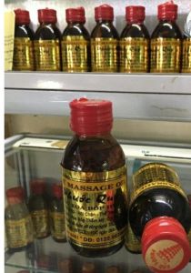 10 Dầu xoa bóp massage Huế Phước Quy ( chính hãng 10 chai x 60ml loại đặc biệt )