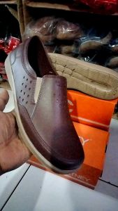 Cod. Sepatu Serba Guna Bahan Keret Mentah Terbuat Dari Pabrik Att