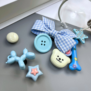 Bộ 10 Sticker Charm 3D chủ đề chó BB nơ xanh Mayto gắn Dép Cross Dép Sục Cá Sấu JB-176