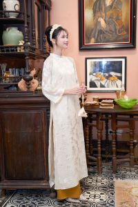 Áo dài cách tân nữ 4 tà dáng suông tay lỡ cổ trụ lua vân hoa hoạ tiết may sẵn kèm quần màu Hồng Be Xanh Cốm