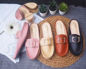 เสริมสร้างส่วนใหม่ของรองเท้า ส่งเร็ว พิเศษ มีSz.36-45 รองเท้าม็อคคาซิน แต่งอะไหล่แมวเหมียว เปิดส้น ทรงเปิดส้น สบายมากกค่ะ