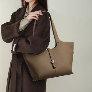 กระเป๋าทรงสี่เหลี่ยมมีหูหิ้วสะพายไหล่กระเป๋าของรองเท้าหนังแท้สตรีอเนกประสงค์ใหม่ชั้นแรกโมบายกระดิ่งลมหนังวัวกระเป๋าถือสะพายไหล่ความจุขนาดใหญ่