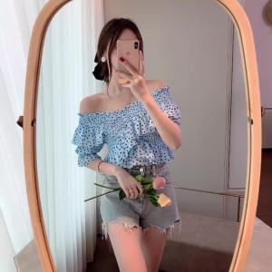 AMMIN เสื้อเสื้อชีฟองแขนสั้นแฟชั่นลายจุดยืดหยุ่นรอบคอฉบับภาษาเกาหลีของผู้หญิงเสื้อหรูหราแต่งระบายหวานสำหรับฤดูร้อน2024