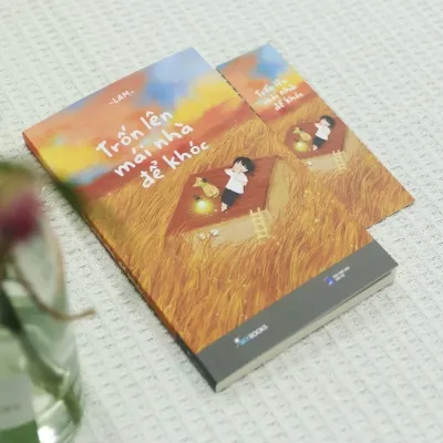 Sách - Trốn lên mái nhà để khóc - Lam (tặng kèm sổ tay - số lượng giới hạn)