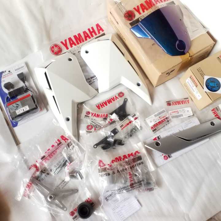 KIT ACCESSORIES AKSESORIS COVER COWLING COWL + COVER TUTUP PELINDUNG KNALPOT + VISOR WARNA BUNGLON + SLIDER SLIDDER ENGINE GUARD PELINDUNG MESIN SET + USB CHARGER HP YAMAHA NEW VIXION NVA ORIGINAL ORISINIL ORI ASLI YGP 90798-C013