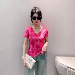 Ammin Áo thun cotton ngắn tay in họa tiết mực màu hồng cổ chữ V đơn giản thời trang Xuân/hè 2024 áo Áo Blouse thanh lịch cỡ lỡn phiên bản Hàn Quốc cho nữ