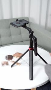 ขาตั้งกล้องสมาร์ทโฟน Ulanzi MA09 ไม้เซลฟี่บลูทูธ ขาตั้งเดสก์ท็อปสำหรับ iPhone 12 13 14 GoPro การ์ดกล้อง สตรีมสดวิดีโอ