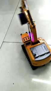 รถแม็คโครบังคับด้วยรีโมท 2 ชั่วโมง 4GH, หัวโฆษณา: โลหะยกด้วยเรื่องเลี้ยงหมุนรอบ, ปูมีปัญหาใด, เสียงเพลง, ปิดเสียง แถมแบบชาร์จ 4.8 v, สายชาร์จUSB