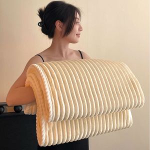 YEYA ผ้าห่มพลาชที่นุ่มสบายด้วยการออกแบบลายเส้นสำหรับใช้ในบ้านอย่างอบอุ่น