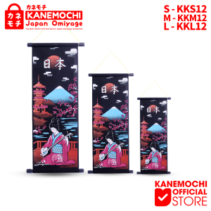 KANEMOCHI KAKEJIKU GEISHA MUSIK JAPAN - HIASAN DINDING KHAS JEPANG MOTIF GEISHA MUSIK - KANEMOCHI HIASAN DINDING KHAS JEPANG - SOUVENIR JEPANG - OLEH OLEH JEPANG - DEKORASI RUMAH - DEKORASI GANTUNG - PAJANGAN KHAS JEPANG- HIASAN DINDING MOTIF KHAS JEPANG