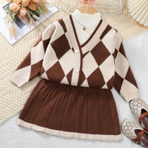 Bear Leader ชุดสเวตเตอร์เด็กผู้หญิง2ถึง6ปีเซ็ตชุดเสื้อผ้าฤดูหนาวพิมพ์ลายเรขาคณิตชุดเกาหลีแบบสวมหัวเสื้อกันหนาว + กระโปรงชุดเสื้อผ้าไหมพรม2ชิ้นเสื้อตัวนอกลำลองสีชมพู