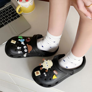 LKfashion รองเท้าแตะแฟชั่นหัวโต วัสดุผลิตจากยาง น้ำหนักเบาใส่กระชับเท้า รุ่นนี้ใส่ได้ทั้งชายและหญิงทรงสวยใส่เข้ารูป มาพร้อมกันลื่นให้แน่นๆ ระบายอากาศได้ดีแถมฟรีตัวติดการ์ตูน รีบมาตำกันด่วน