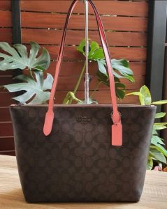 กระเป๋าสะพาย Coach 4455 กระเป๋า Zip Top ทรงช๊อปปิ้งรุนนี้งานช๊อปสวยๆ