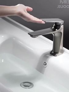 16/30cm Single-Hole Mixer Tap – Hot/Cold Basin Faucet with Aerator Vanity Sink Faucet for WashbasinFast shipping