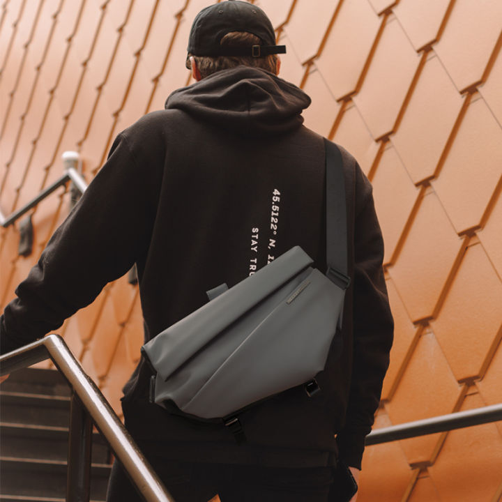 NIID%20R1%20Radiant%20Urban%20Sling%20Black%20Label,%20-%20Image%208