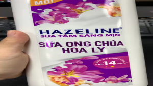 Sữa tắm Hazeline sữa ong chúa hoa ly CHAI 1KG