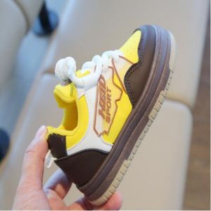 Childrens Sports Shoes 2026 Autumn Boys Casual Board Shoes New High Top Girls White Shoes Soft Soled Baby Shoes