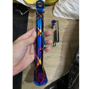 Chân chống đứng xe Wave hoặc xe Dream inox màu Titan và giá luôn ốc gắn và lò xo phụ kiện thay thế