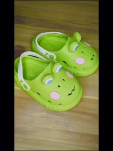 COD  Dép Lê Trẻ Em Giày Lỗ Bé Ếch Hoạt Hình Cho Nữ Dép Lê Bít Mũi Bé Trung Bé Nam Đế Mềm Chống Trượt Trong Nhà Mùa Hè  Sem