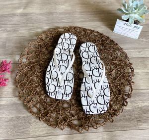 RẺ NHẤT⚡ dép kẹp nữ xỏ ngón họa tiết di.or đơn giản và sang trọng