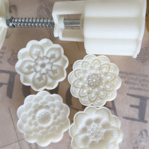 ⭐️【มีในสต๊อก+คลังสินค้าท้องถิ่น】⭐แม่พิมพ์ขนมไหว้พระจันทร์ดอกบัว10กลีบขนาด4ชิ้น/เซ็ต75ก. บ้านประเพณีจีนอุปกรณ์อุปกรณ์ตกแต่งขนมแม่พิมพ์อบขนมในครัว