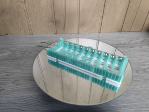 Khay cân bằng pin Lithium 18650