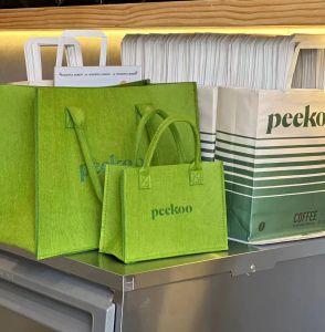 Túi xách PEEKOO màu xanh thời thượng túi tote vải nỉ in chữ đeo vai với ngăn chứa rộng dùng đi làm đi chơi