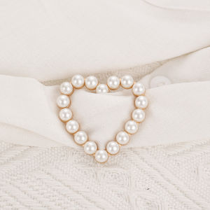 เสื้อทีเชิ้ตผ้าพันคอทรงกลมคริสตัลรูปหัวใจเกาหลีเข็มกลัดมุกจำลองที่ผูกปมมุมอุปกรณ์เสริมเข็มกลัด