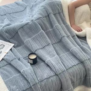 A ผ้าห่มขนแกะหนา ผ้าห่มแอร์ ผ้าห่มสำนักงาน ผ้าคลุมโซฟา ผ้าห่มฤดูหนาว ผ้าห่มขนกระต่าย [ จัดส่งฟรี ]