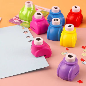 Mini Flower Hole Punch Tool DIY Plastic Embossing Device Childrens Gift Kindergarten Small Prizes Random Colors Convenient Craft Tool