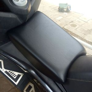 JOK ANAK KHUSUS N-MAX  X-MAX  PCX  AEROX POLOS HITAM BONCENGAN MOTOR