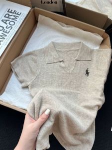 Womens summer thin lightweight and elegant short-sleeved knit top with a small horse embroidery collar slim fit and versatile design