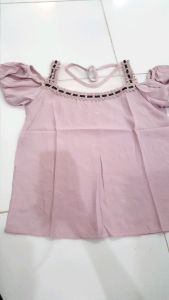 Atasan/Bloose Renda: Pakaian Formal Renda yang Elegan