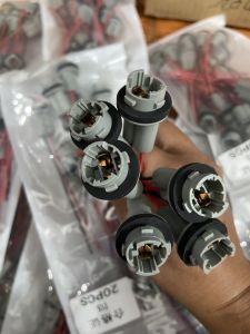 COMBO 10 đui bóng đèn ô tô T10 nhựa có dây. Đui bóng ghim đờ mi