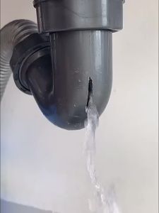 水管补漏胶金属铸铁管防水塑钢泥PVC塑料下水管暖气片漏水堵漏胶Water Leak Repair Glue Metal Cast Iron Waterproof Plastic Steel Mud PVC Plastic Sewer Radiator Leakage Plugging Glue屋頂 防水胶。。。