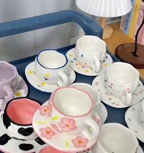 AOR Cawan Seramik Bunga 320ml Lukisan Tangan Bentuk Tidak Sekata Mug Kopi Teh Sarapan Aesthetic Hadiah Rumah Hand Painted Floral Ceramic Cup Coffee Tea Breakfast Gift 花朵陶瓷杯 BA
