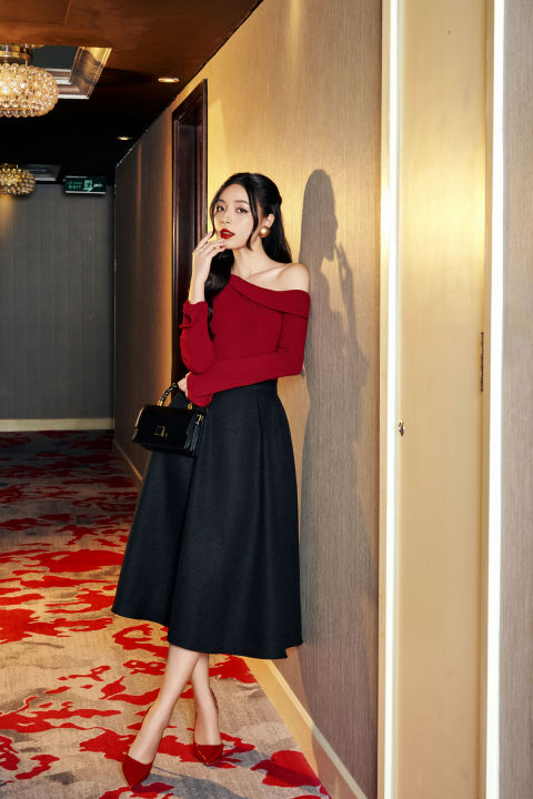 YB1101 Set bộ váy yếm xếp ly xòe + áo len dệt kim cổ lọ - yishop.com.vn
