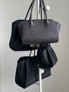 Genuine leather TOT bag 2025 new niche design top layer cowhide minimalist style high quality bag fashion lady handbag