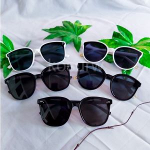 Kacamata Korea hitam Design Retro Mata Kucing Wanita Sunglasses