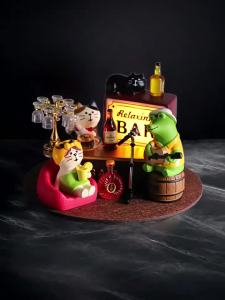 Cute Crocodile Tavern Singer Figurine / Bar Cat Atmosphere Decor / Pub Decoration / Healing Desktop Ornament / Gift for Bestie & Drinking Buddies / Birthday Present