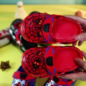 Cool Kids Spider Web Cartoon Clogs Soft Cushioned Non-Slip Sole Summer Versatile Boys Quick Dry Breathable Slippers2026