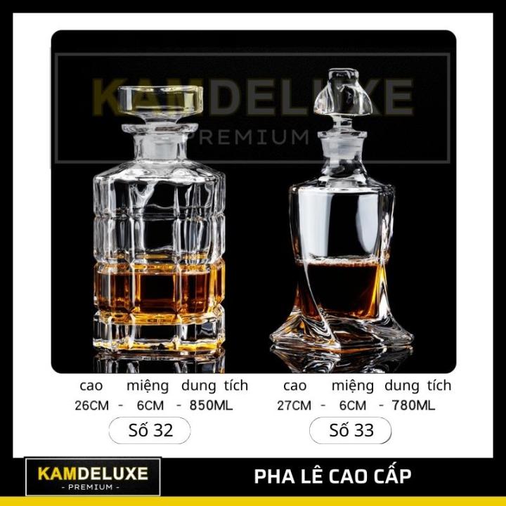 Chai pha lê đưng rượu cao cấp tạo nên vẻ đẹp trang trọng cho không gian ...