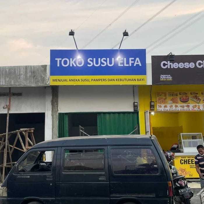Plang toko lampu sorot