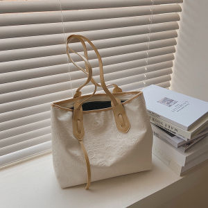 IELGY กระเป๋าสะพายความจุขนาดใหญ่ของผู้หญิงกระเป๋าถือลายนูนสไตล์เกาหลี